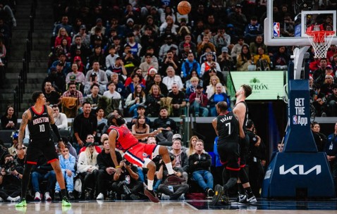 Kaiyun- 哈登在中国前呼后拥万人追捧 