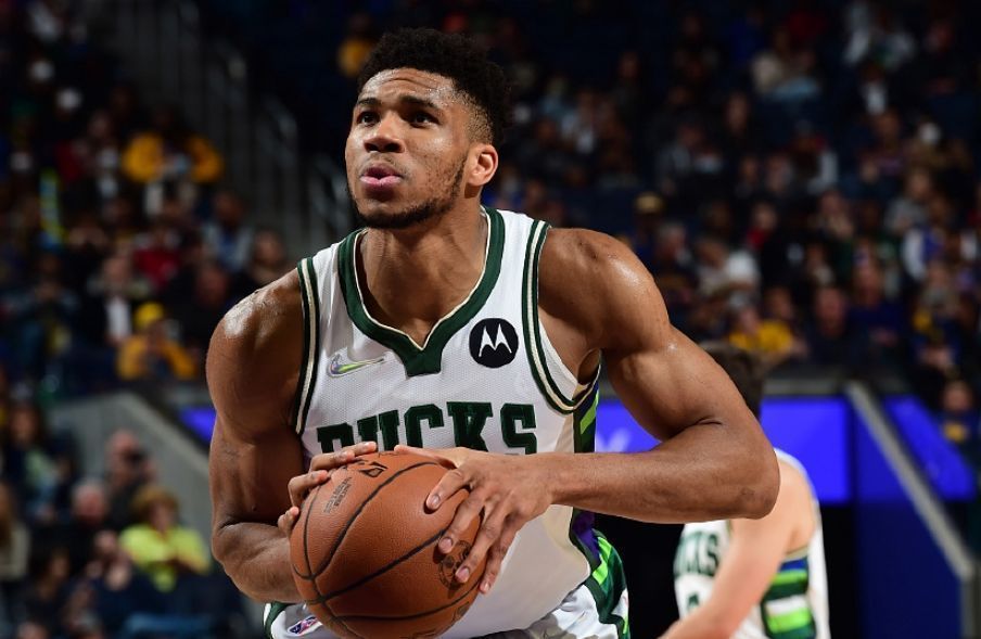 关于Rookie连续十二场比赛得分超过战术调整,雄鹿挑战极限!的信息 关于Rookie连续十二场比赛得分超过战术调整,雄鹿挑战极限!的信息